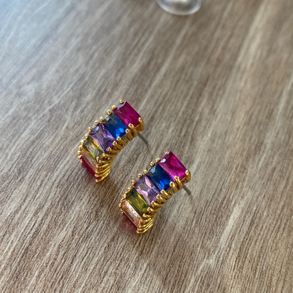 Elegant Vintage Gold toned with Multicolor Crystal Earrings - Picture 6 of 7